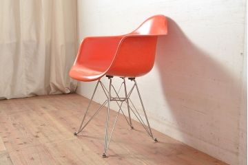 中古　展示品　美品　MODERNICA(モダニカ)　鮮やかなオレンジカラーが空間のアクセントになるシェルチェア(椅子、サイドチェア、ダイニングチェア)(R-049487)