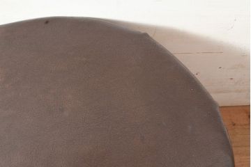 ビンテージ家具　北欧家具　格好いいインテリアとして、雰囲気づくりにおすすめなデンマーク製のオットマン(丸椅子、合皮、ディスプレイ、スツール、イス、ヴィンテージ)(R-049490)