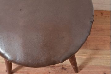 ビンテージ家具　北欧家具　格好いいインテリアとして、雰囲気づくりにおすすめなデンマーク製のオットマン(丸椅子、合皮、ディスプレイ、スツール、イス、ヴィンテージ)(R-049490)