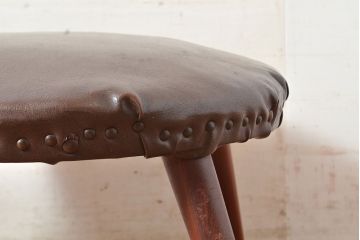 ビンテージ家具　北欧家具　格好いいインテリアとして、雰囲気づくりにおすすめなデンマーク製のオットマン(丸椅子、合皮、ディスプレイ、スツール、イス、ヴィンテージ)(R-049490)