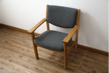 ヴィンテージ家具　北欧家具　デンマーク　シックな雰囲気とオーク材の温かな風合いが魅力的なアームチェア(ダイニングチェア、椅子、ビンテージ)(R-049492)