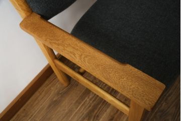 ヴィンテージ家具　北欧家具　デンマーク　シックな雰囲気とオーク材の温かな風合いが魅力的なアームチェア(ダイニングチェア、椅子、ビンテージ)(R-049492)