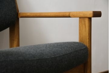 ヴィンテージ家具　北欧家具　デンマーク　シックな雰囲気とオーク材の温かな風合いが魅力的なアームチェア(ダイニングチェア、椅子、ビンテージ)(R-049492)