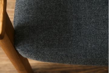 ヴィンテージ家具　北欧家具　デンマーク　シックな雰囲気とオーク材の温かな風合いが魅力的なアームチェア(ダイニングチェア、椅子、ビンテージ)(R-049492)