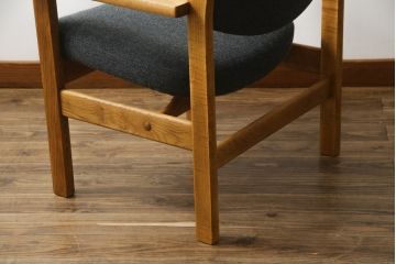 ヴィンテージ家具　北欧家具　デンマーク　シックな雰囲気とオーク材の温かな風合いが魅力的なアームチェア(ダイニングチェア、椅子、ビンテージ)(R-049492)