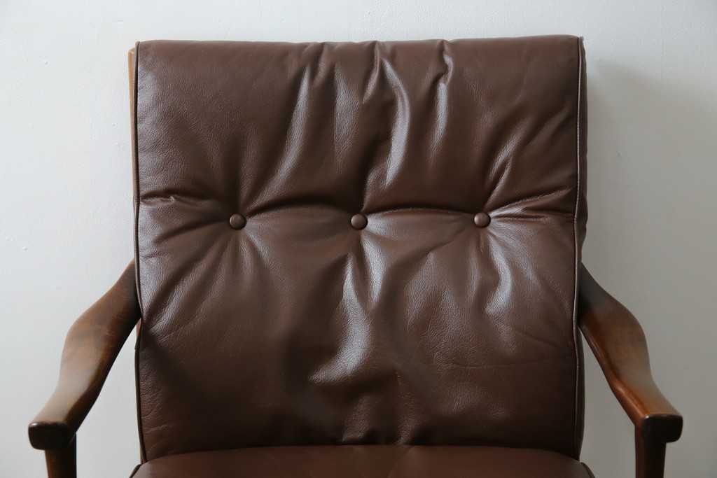 ヴィンテージ家具　北欧家具　デンマーク　ビーチ材　大人の格好いい空間を演出するイージーチェア　(R-049493)