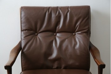 ヴィンテージ家具　北欧家具　デンマーク　ビーチ材　大人の格好いい空間を演出するイージーチェア　(R-049493)