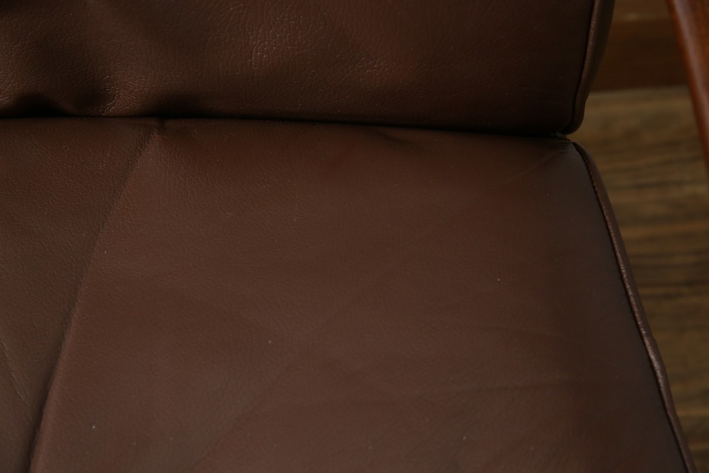 ヴィンテージ家具　北欧家具　デンマーク　ビーチ材　大人の格好いい空間を演出するイージーチェア　(R-049493)