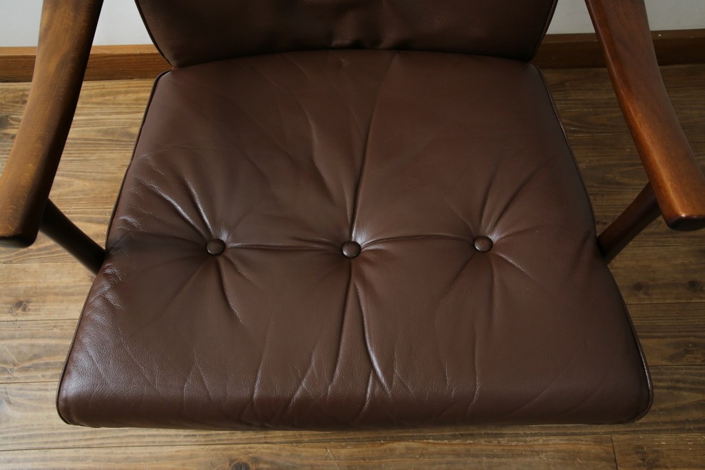 ヴィンテージ家具　北欧家具　デンマーク　ビーチ材　大人の格好いい空間を演出するイージーチェア　(R-049493)