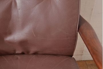 ヴィンテージ家具　北欧家具　デンマーク　ビーチ材　大人の格好いい空間を演出するイージーチェア(アームチェア、ダイニングチェア、椅子、イス、合皮、ビンテージ)(R-049493)