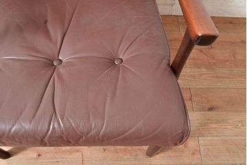 ヴィンテージ家具　北欧家具　デンマーク　ビーチ材　大人の格好いい空間を演出するイージーチェア(アームチェア、ダイニングチェア、椅子、イス、合皮、ビンテージ)(R-049493)