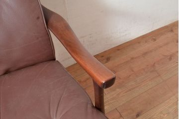 ヴィンテージ家具　北欧家具　デンマーク　ビーチ材　大人の格好いい空間を演出するイージーチェア(アームチェア、ダイニングチェア、椅子、イス、合皮、ビンテージ)(R-049493)