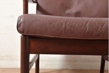 ヴィンテージ家具　北欧家具　デンマーク　ビーチ材　大人の格好いい空間を演出するイージーチェア(アームチェア、ダイニングチェア、椅子、イス、合皮、ビンテージ)(R-049493)