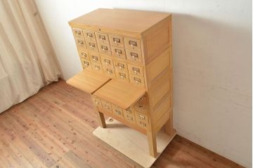 【簡易リペア限定品】レトロ家具　昭和レトロ　KIHARA　ナラ材製　作業台が付いた、ネームプレート付きカードケース(引き出し、チェスト、図書館、図書室)(R-049497)