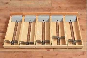 【簡易リペア限定品】レトロ家具　昭和レトロ　KIHARA　ナラ材製　作業台が付いた、ネームプレート付きカードケース(引き出し、チェスト、図書館、図書室)(R-049497)