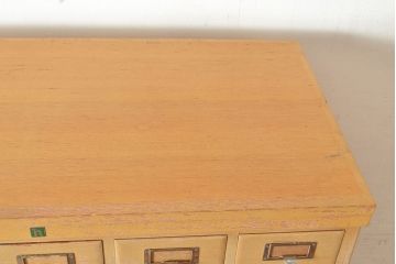 【簡易リペア限定品】レトロ家具　昭和レトロ　KIHARA　ナラ材製　作業台が付いた、ネームプレート付きカードケース(引き出し、チェスト、図書館、図書室)(R-049497)