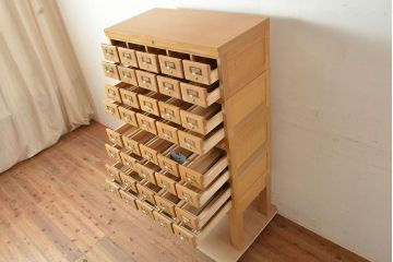 レトロ家具　昭和レトロ　KIHARA　ナラ材製　作業台が付いた、ネームプレート付きカードケース(引き出し、チェスト、図書館、図書室)(R-049497)