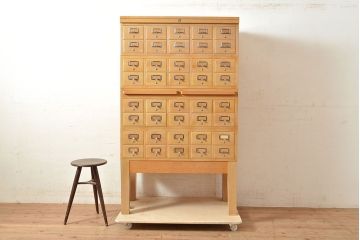 レトロ家具　昭和レトロ　KIHARA　ナラ材製　作業台が付いた、ネームプレート付きカードケース(引き出し、チェスト、図書館、図書室)(R-049497)