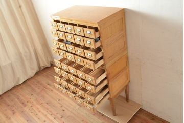 レトロ家具　昭和レトロ　KIHARA　レトロな小物収納におすすめのナラ材製ネームプレート付きカードケース(引き出し、チェスト、図書館、図書室)(R-049499)