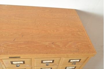 レトロ家具　昭和レトロ　KIHARA　レトロな小物収納におすすめのナラ材製ネームプレート付きカードケース(引き出し、チェスト、図書館、図書室)(R-049499)