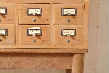 レトロ家具　昭和レトロ　KIHARA　レトロな小物収納におすすめのナラ材製ネームプレート付きカードケース(引き出し、チェスト、図書館、図書室)(R-049499)