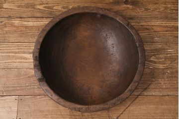 アンティーク雑貨　古民具・骨董　使い込まれた木の風合いが趣溢れる明治大正期のこね鉢(木鉢)(R-049501)