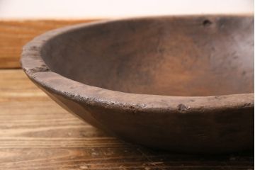 アンティーク雑貨　古民具・骨董　使い込まれた木の風合いが趣溢れる明治大正期のこね鉢(木鉢)(R-049501)