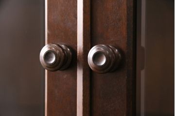 中古　北海道民芸家具　HM160K　洗練された佇まいが上品な食器棚(本箱、収納棚、飾り棚、キャビネット)(R-049503)