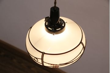 アンティーク照明　セルロイド装飾がアクセントの昭和レトロな雰囲気が漂う天井照明(吊り下げ照明、ペンダントライト、シェード)(R-049511)