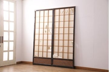 アンティーク建具　昭和初期　漆塗り　希少!腰板の凝ったつくりが魅力の障子戸2枚セット(引き戸、建具)(R-049518)