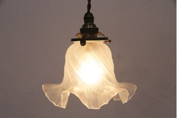 中古　ブランド照明　お花のような可憐さが魅力の天井照明(ペンダントライト、吊り下げ照明)(R-049530)