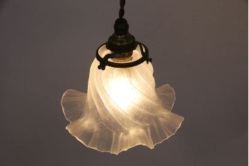 中古　ブランド照明　お花のような可憐さが魅力の天井照明(ペンダントライト、吊り下げ照明)(R-049530)