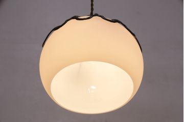 アンティーク照明　和製アンティーク　大正ロマン　ころんとした丸いシェードが可愛らしい吊り下げ照明(天井照明、ペンダントライト、シェード、電笠)(R-049531)