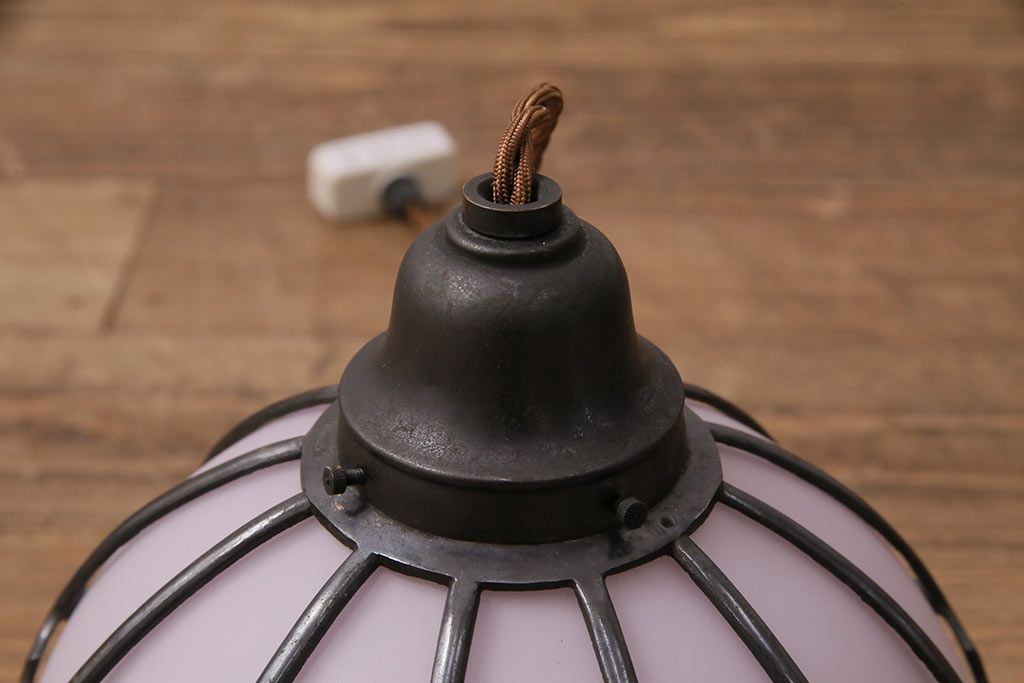 アンティーク照明　和製アンティーク　大正ロマン　ころんとした丸いシェードが可愛らしい吊り下げ照明(天井照明、ペンダントライト、シェード、電笠)(R-049531)