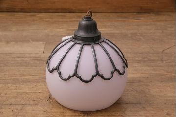 アンティーク照明　和製アンティーク　大正ロマン　ころんとした丸いシェードが可愛らしい吊り下げ照明(天井照明、ペンダントライト、シェード、電笠)(R-049531)