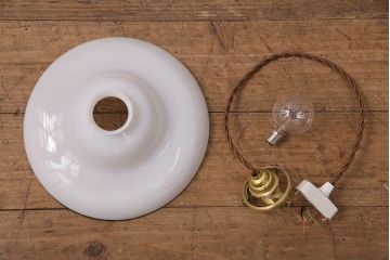 アンティーク照明　和製アンティーク　グリーンの縁がアクセントのシンプルな吊り下げ照明(天井照明、ペンダント照明、シェード、電笠)(R-049532)