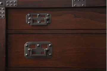 中古　美品　国産　手造り家具　民芸城山　伝統車付きタンス　日本の伝統美が詰まった車箪笥(定価約60万円)(衣装箪笥、和タンス、引き出し)(R-049539)