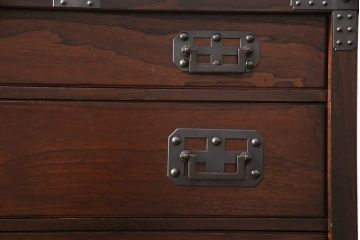 中古　美品　国産　手造り家具　民芸城山　伝統車付きタンス　日本の伝統美が詰まった車箪笥(定価約60万円)(衣装箪笥、和タンス、引き出し)(R-049539)