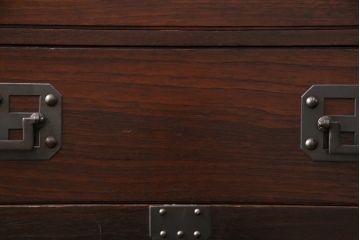 中古　美品　国産　手造り家具　民芸城山　伝統車付きタンス　日本の伝統美が詰まった車箪笥(定価約60万円)(衣装箪笥、和タンス、引き出し)(R-049539)