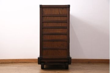 中古　美品　国産　手造り家具　民芸城山　伝統車付きタンス　日本の伝統美が詰まった車箪笥(定価約60万円)(衣装箪笥、和タンス、引き出し)(R-049539)