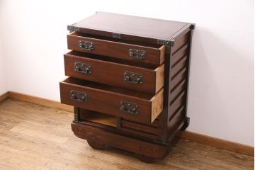 中古　美品　国産　手造り家具　民芸城山　伝統車付きタンス　日本の伝統美が詰まった車箪笥(定価約60万円)(衣装箪笥、和タンス、引き出し)(R-049539)