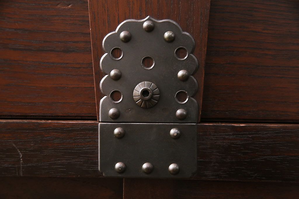 中古　美品　国産　手造り家具　民芸城山　伝統車付きタンス　日本の伝統美が詰まった車箪笥(定価約60万円)(衣装箪笥、和タンス、引き出し)(R-049539)