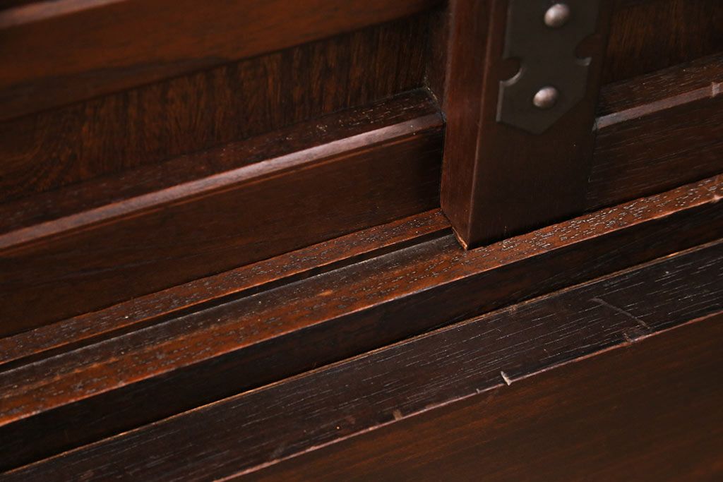 中古　美品　国産　手造り家具　民芸城山　伝統車付きタンス　日本の伝統美が詰まった車箪笥(定価約60万円)(衣装箪笥、和タンス、引き出し)(R-049539)