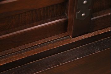 中古　美品　国産　手造り家具　民芸城山　伝統車付きタンス　日本の伝統美が詰まった車箪笥(定価約60万円)(衣装箪笥、和タンス、引き出し)(R-049539)