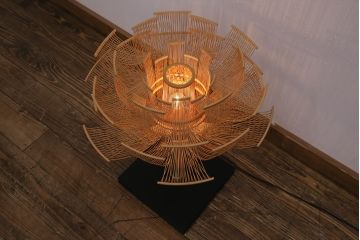 新古品　展示品　Hokore(誇れ)　希少な絶版品!繊細な竹細工が見事なスタンドライト(スタンド照明、フロアライト)(定価約95000円)(R-049540)