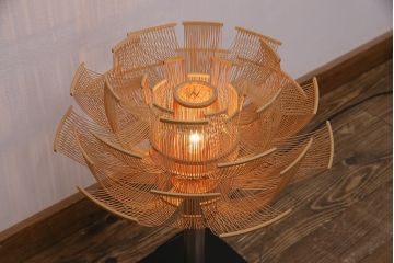 新古品　展示品　Hokore(誇れ)　希少な絶版品!繊細な竹細工が見事なスタンドライト(スタンド照明、フロアライト)(定価約95000円)(R-049540)