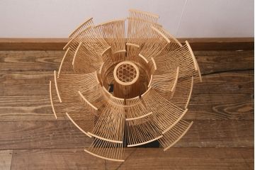 新古品　展示品　Hokore(誇れ)　希少な絶版品!繊細な竹細工が見事なスタンドライト(スタンド照明、フロアライト)(定価約95000円)(R-049540)