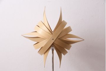 中古　展示品　未使用品　Shuriken-f 手裏剣をモチーフにしたお洒落なスタンドライト(スタンド照明、フロアスタンド)(定価約68000円)(R-049543)