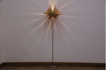 中古　展示品　未使用品　Shuriken-f 手裏剣をモチーフにしたお洒落なスタンドライト(スタンド照明、フロアスタンド)(定価約68000円)(R-049543)