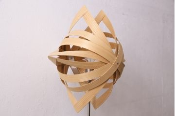 中古　展示品　未使用品　Shuriken-f 手裏剣をモチーフにしたお洒落なスタンドライト(スタンド照明、フロアスタンド)(定価約68000円)(R-049543)